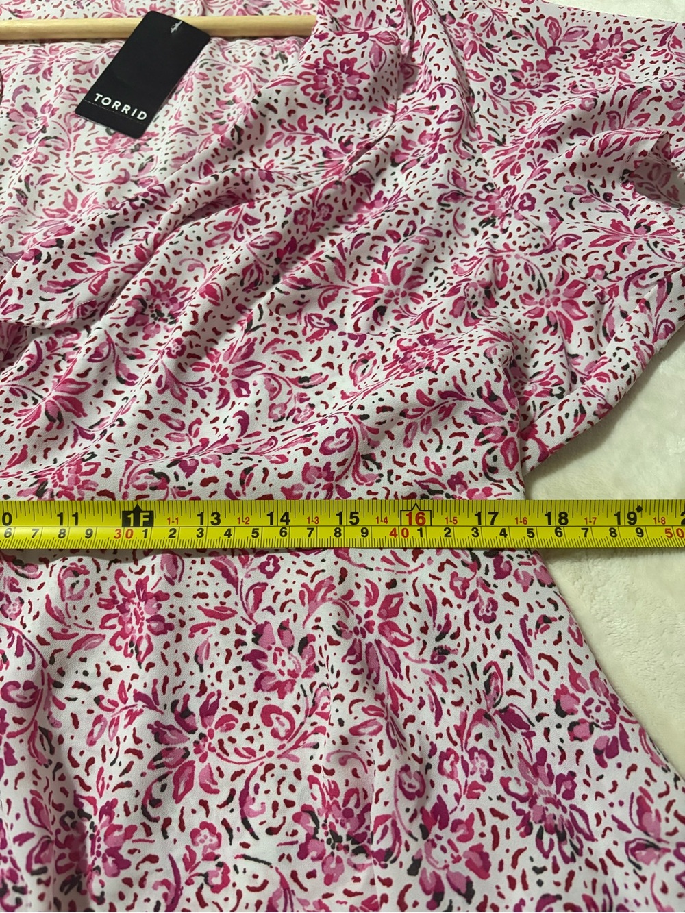 NWT Torrid Georgette Floral Flutter Sleeve V-Neck Blouse Size 00 M/L - Picture 7 of 9